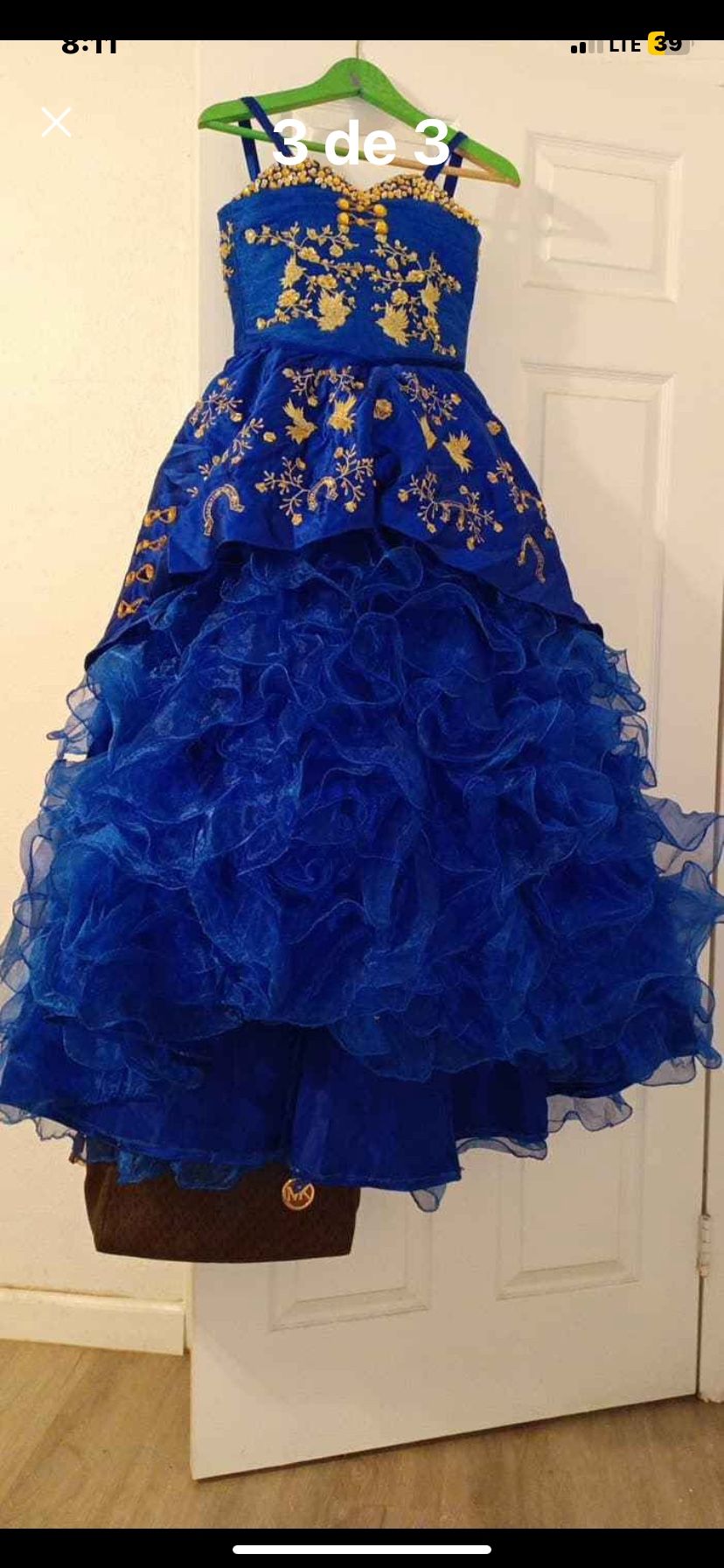 Tengo Este Hermoso Vestido Para Niñas De 8 A 10 Años Tiene Corset Sais 8 Muy Buena Calidad Solo Una Puesta Tiene La Sombría Para Asearse Mas Ampon 