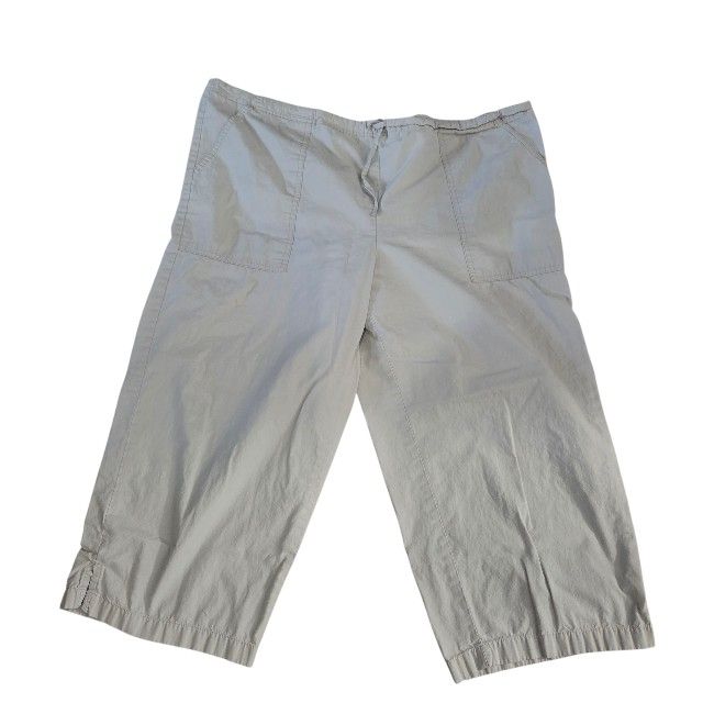 Cherokee light beige capri pants, L. EUC