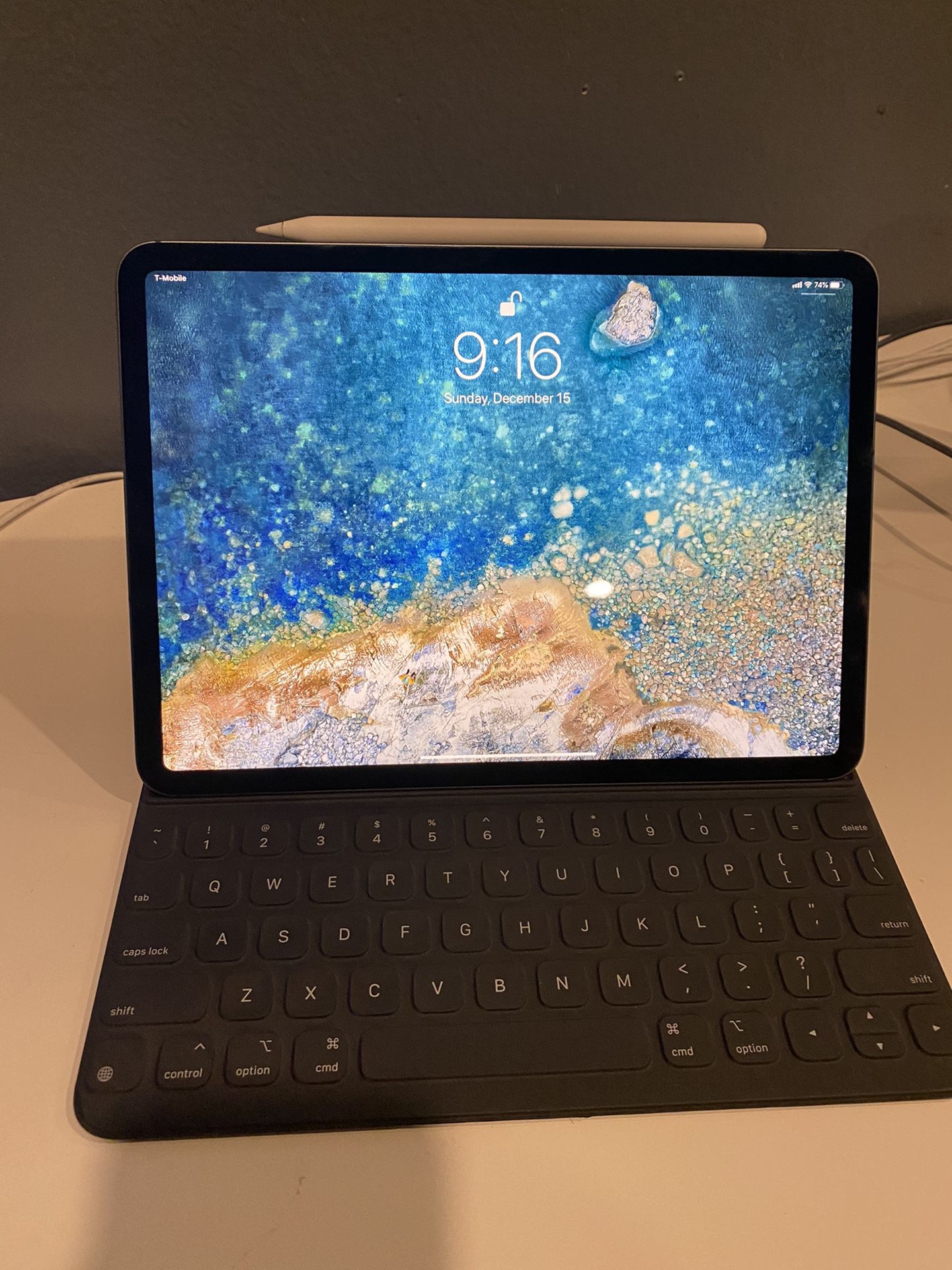 iPad Pro 11" 256gb with LTE. Includes Apple Pencil and Apple Smart Keyboard