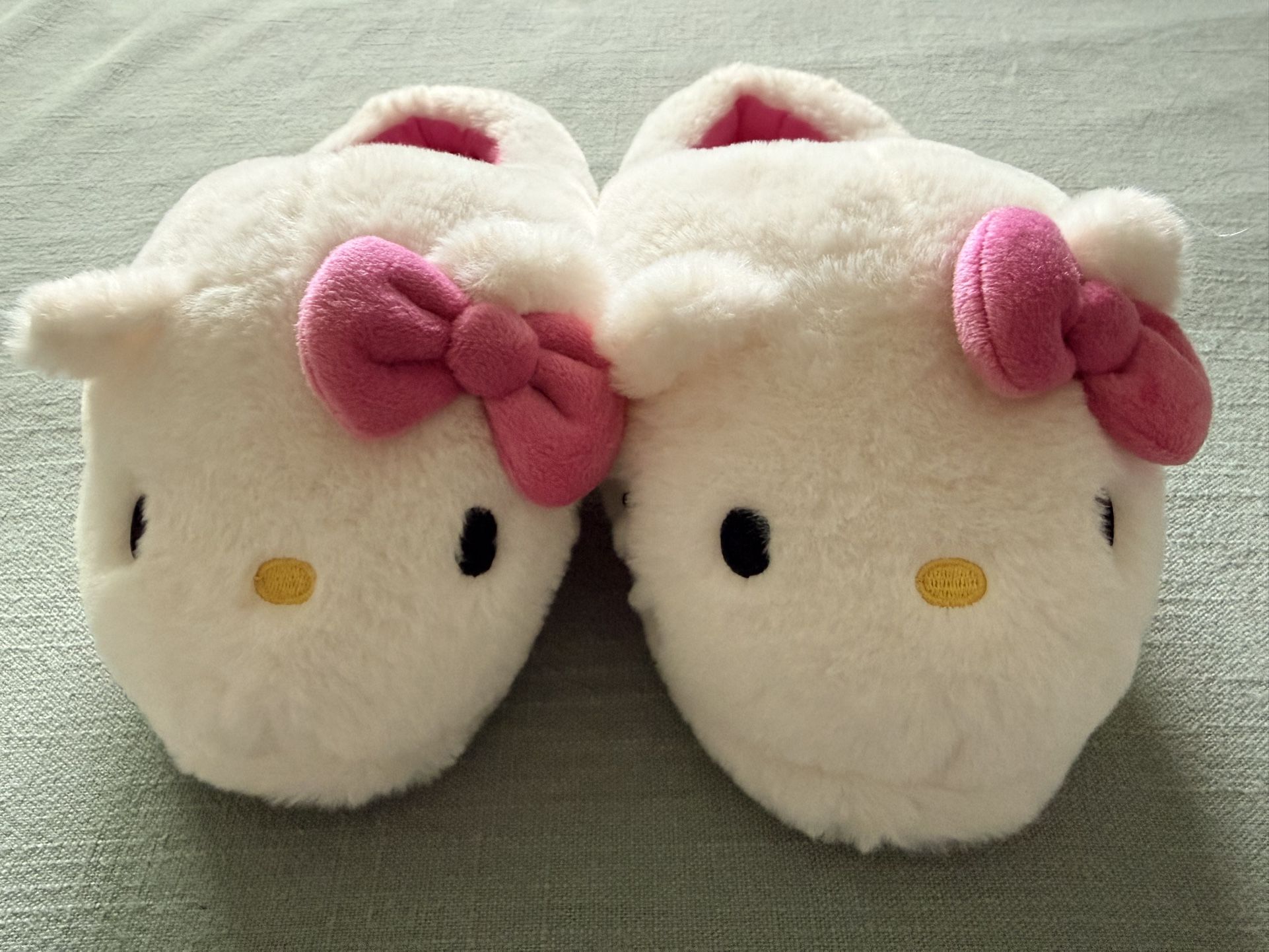Hello Kitty Slippers Size 7/8
