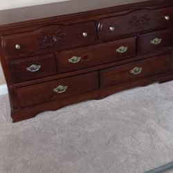 Bedroom Set 2 Dressers One Night Stand Queen Hesd And Footboard..