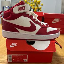 Nike Court Borough Mid 2 Big Kid Sneakers Size 7Y Fits Men’s 7 or Women’s 8.5