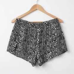 Women's Forever 21 Tribal Print Short Shorts, L