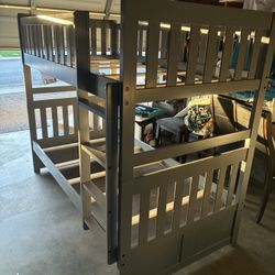 Two Twin Bunkbed