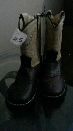 Boys boots size 4.5