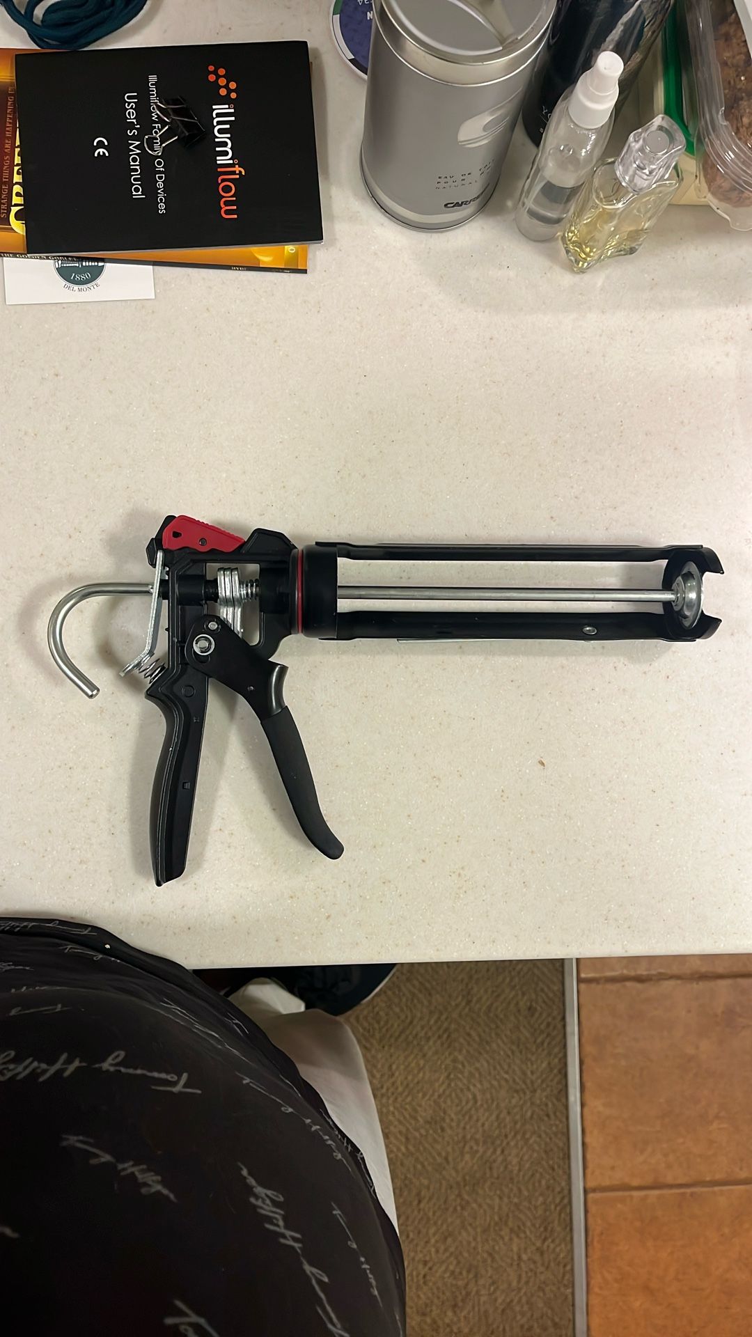 Hand Caulking Gun