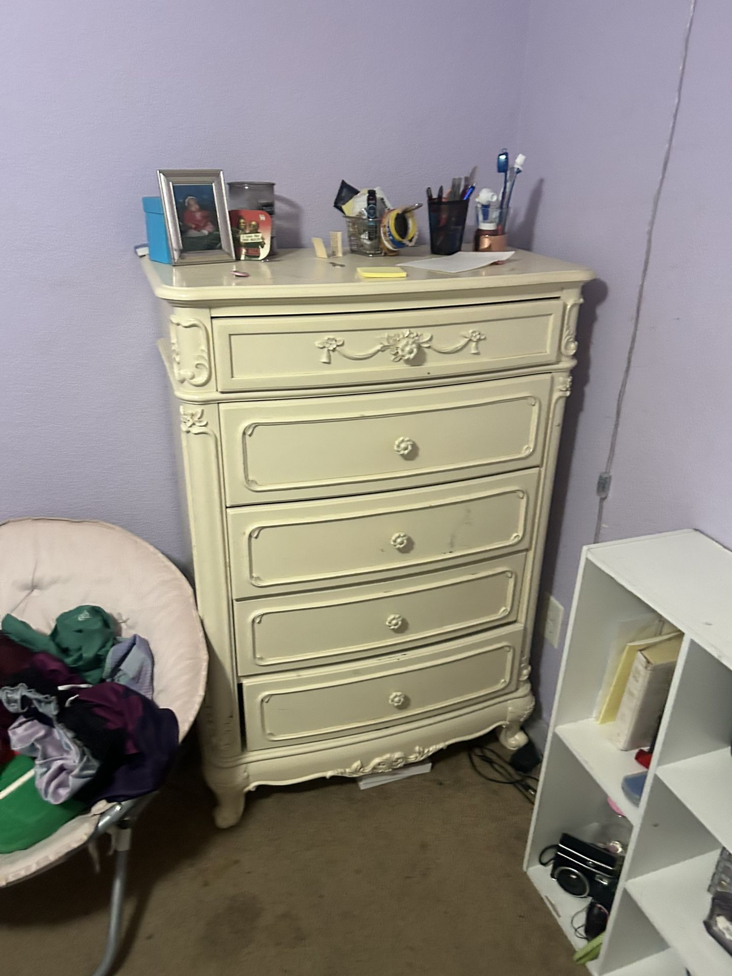 Girls Day Bed & Twin Bed W/ Dresser And Nightstand