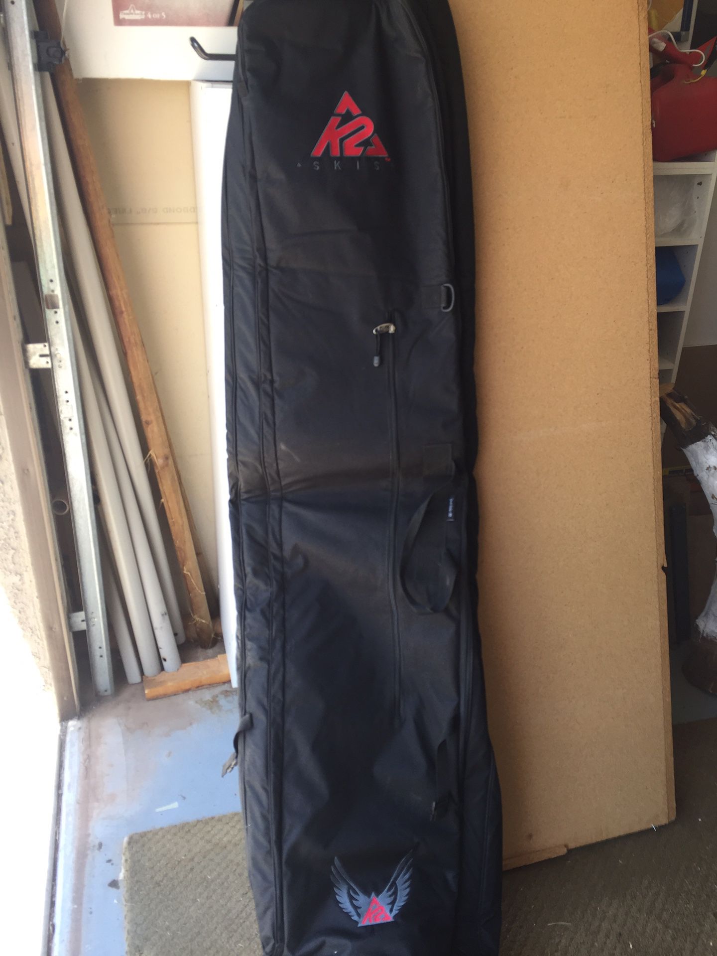 K2 Black ski bag. Speed Roller 185