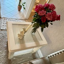 White Wood End Table w/ Glass Top – Great Condition