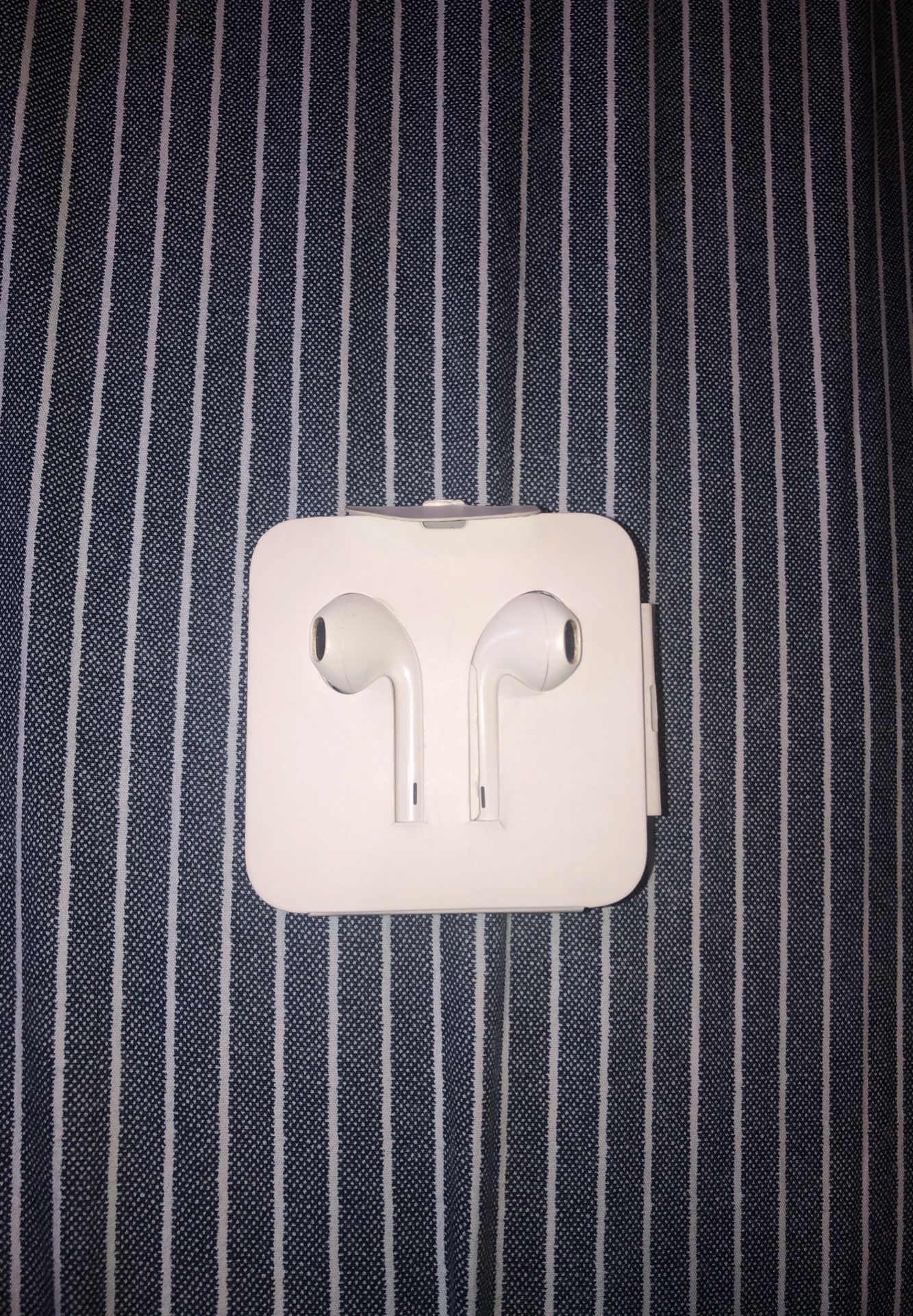 Apple earbuds aux(barely used)