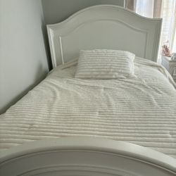BRAND NEW CONDITION - Full Size BED
