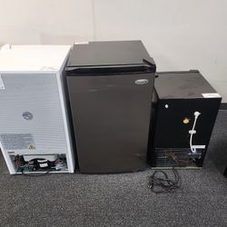 Mini Bar Pequeño De 2.5 https://offerup.com/redirect/?o=RnQuY3U= Nuevo 