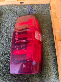 2011 chevy avalanche left/Driver Side Tail Light