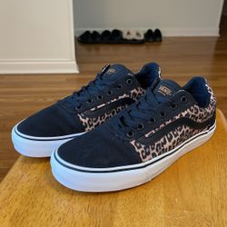 NEW CONDITION VANS SIZE 11 Women Or will fit 9.5 men 