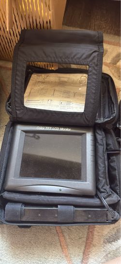 Portable color TFT LCD monitor