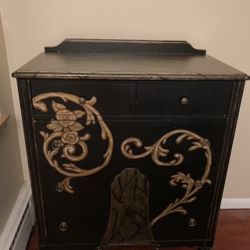 Dresser