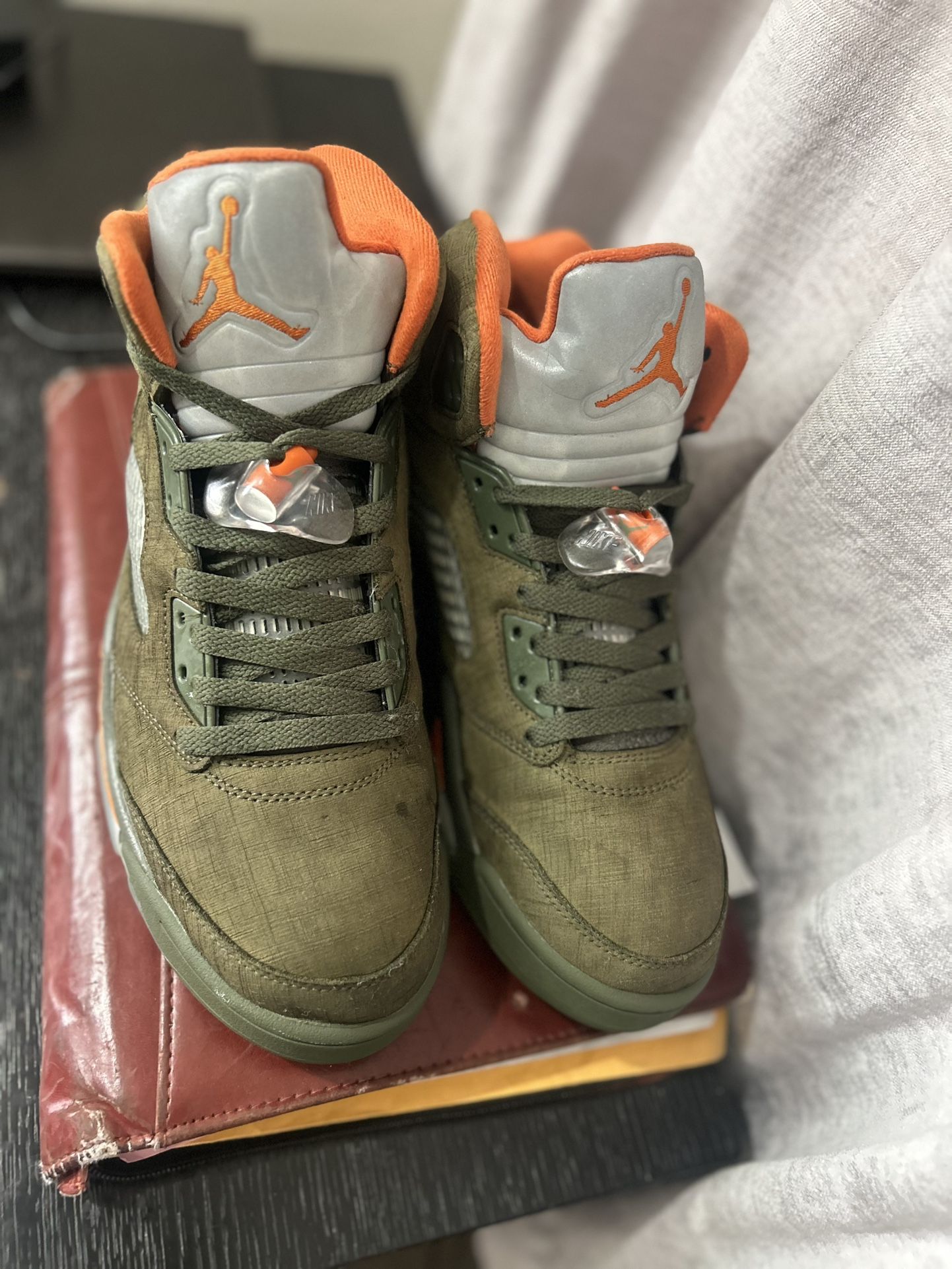 Air Jordan Olive Size 10m.   100$ Obo