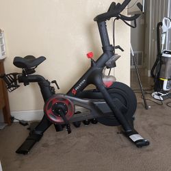 Peloton  Bike 