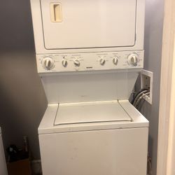 Washer/Dryer (stacked) 