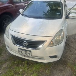 Nissan versa 2015