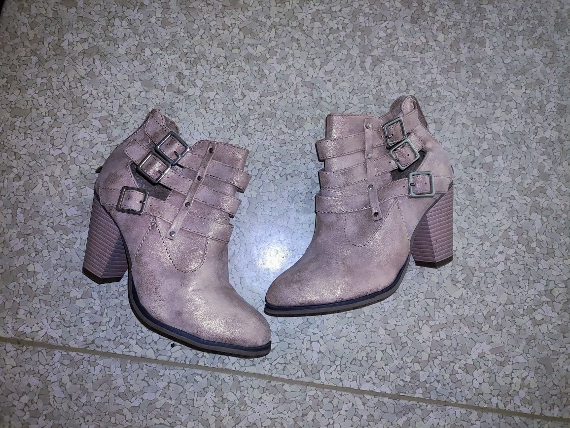 Super Cute Pink Boots $15