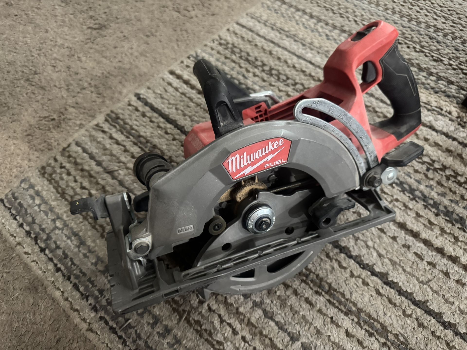 Milwaukee 7-1/4 Rear Handle Saw