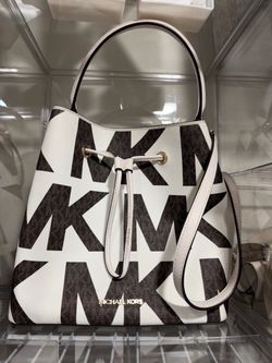 Michael Kors Bucket Bag