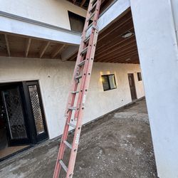 Escalera de fibra de vidrio 20 pies