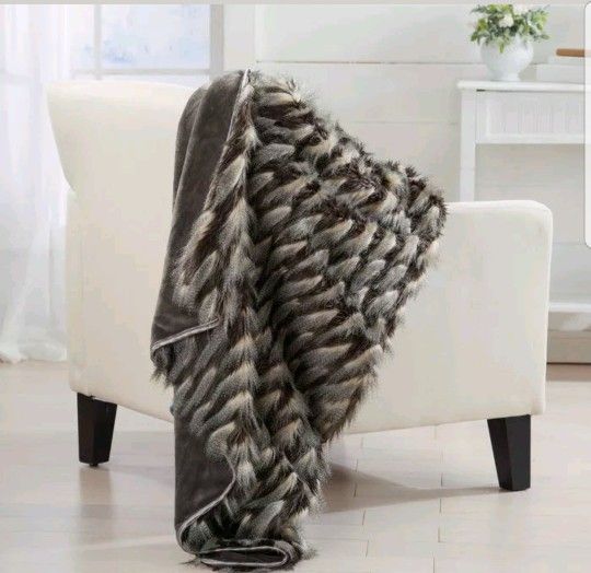 Brookstone Nap Faux Peacock Luxury Blanket