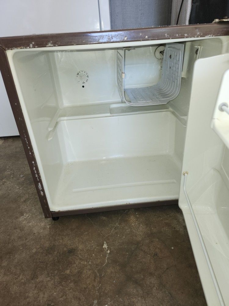 Refrie Frige.