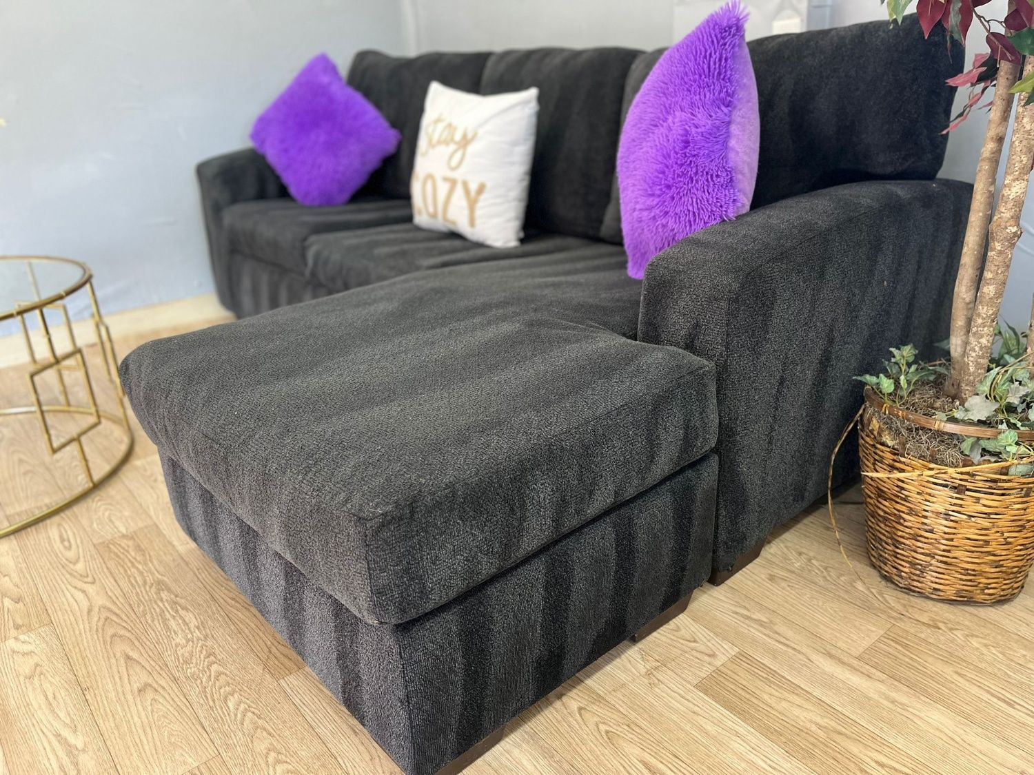 🛋️💥 Broyhill Sectional 💥 Free Delivery And Financing Available!