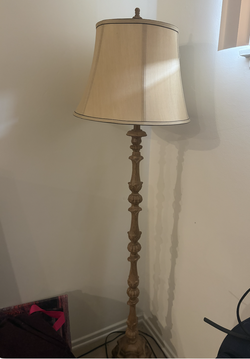 Lamp with detailed wooden frame