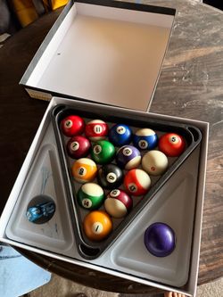 Pool table balls