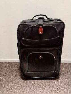 Rolling Travel  suitcase 🧳