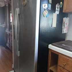 Refrigerator 