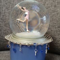 2002 Hallmark Olympic Medalist Kristi Yamaguchi Musical Snow Globe~~No Box
