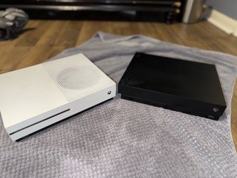 2 xboxes Xbox one s/ Xbox one X