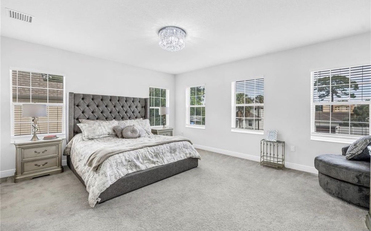 King Bedroom Set – Excellent Condition