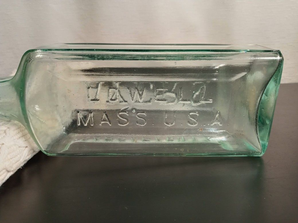 1890'S ANTIQUE AYERS SARSAPARILLA GLASS MEDICINE BOTTLE, LOWELL, MASSACHUSETTS