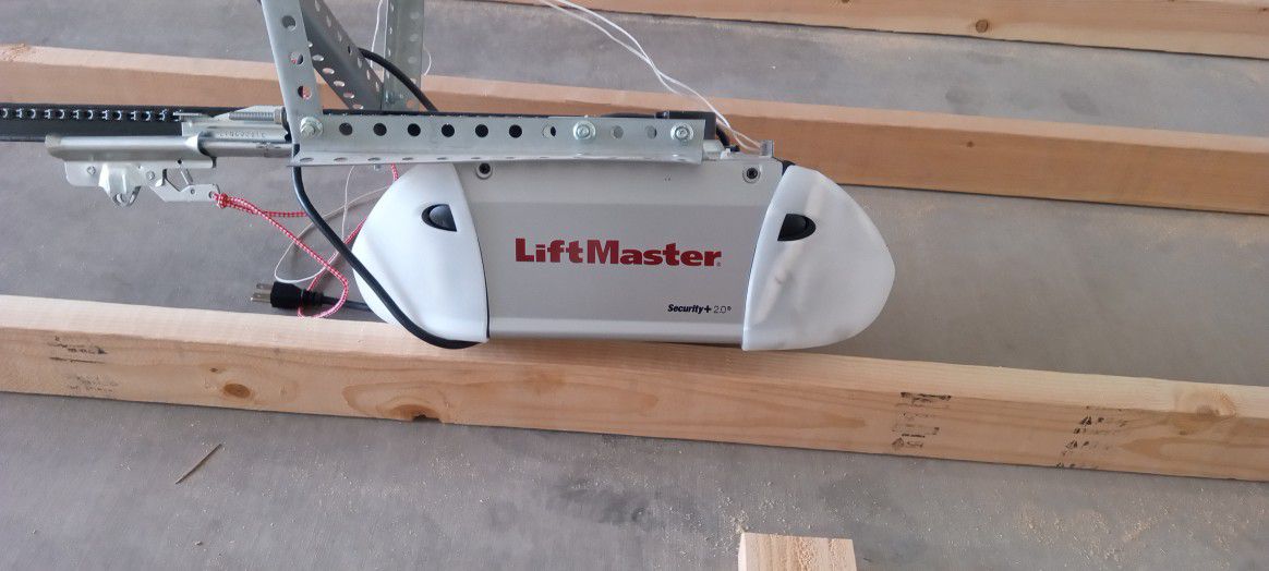 Liftmaster 1/2hp Garage Door Opener With Remote 