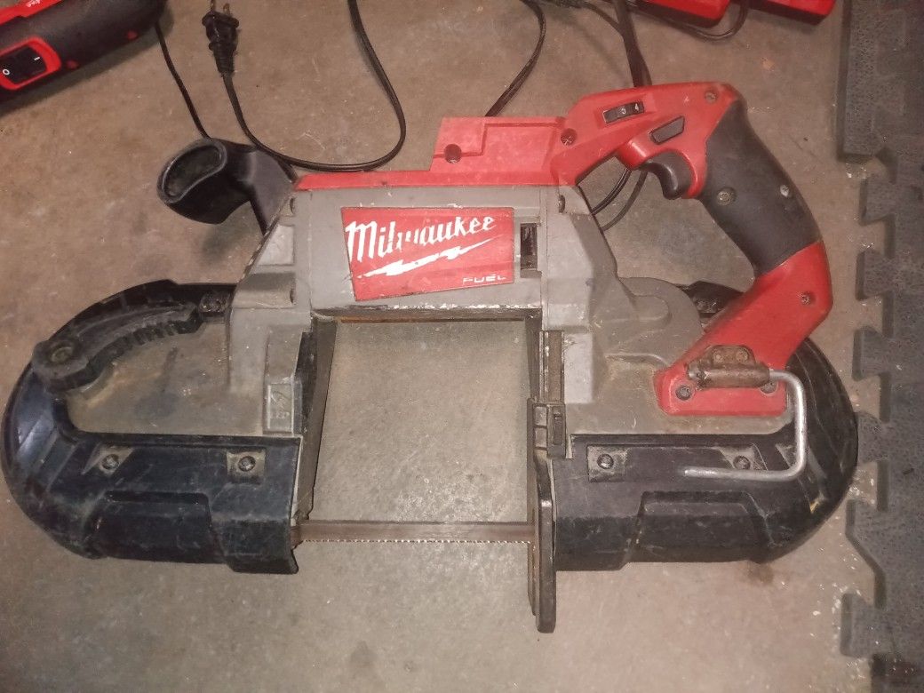 Milwaukee Band saw & M18 Red Lithium High Output HD 12.0 Battery & M18 XC 3.0 Battery