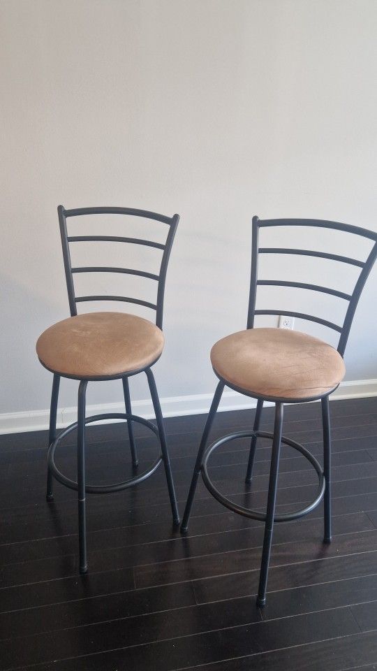2 Counter Stools