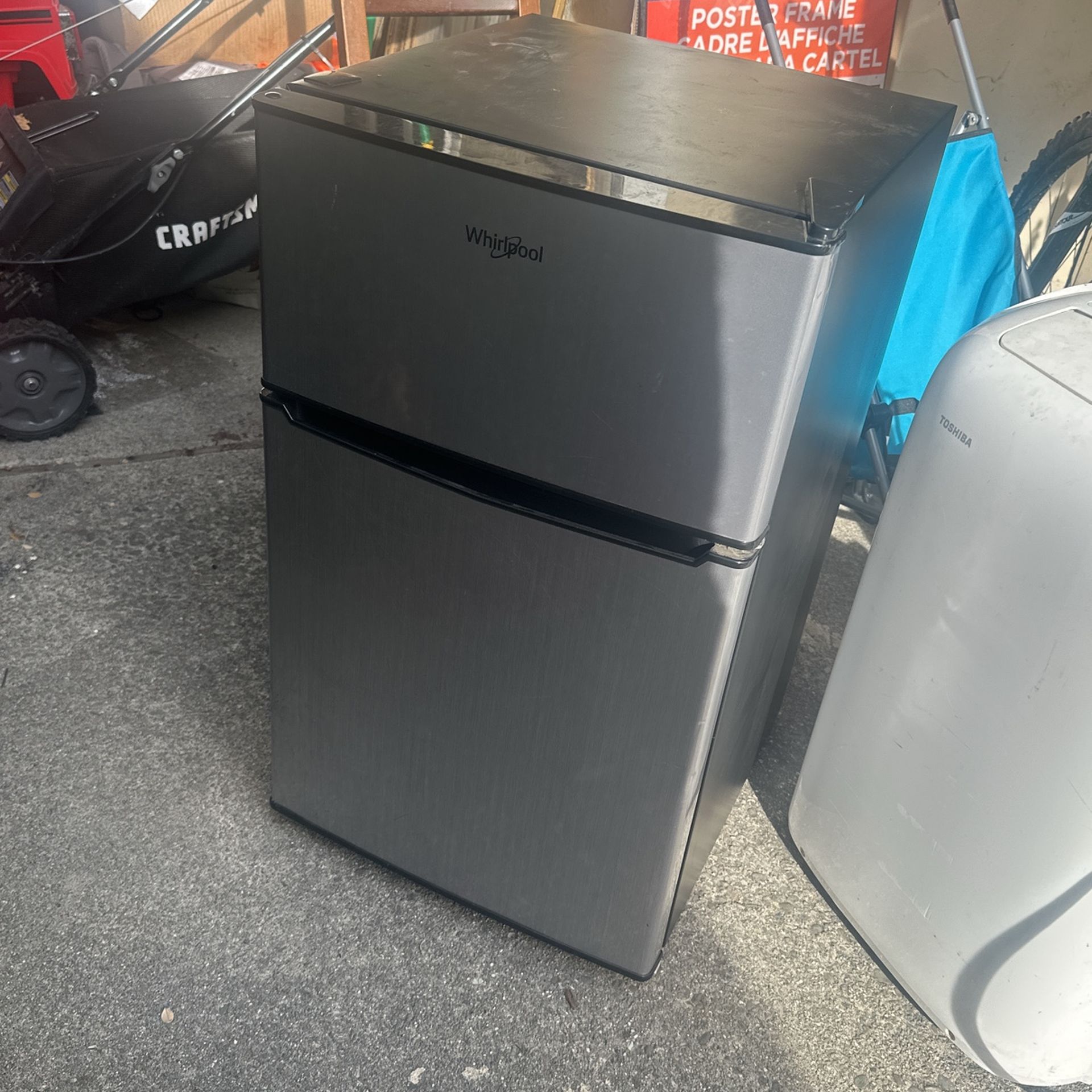Whirlpool mini Fridge