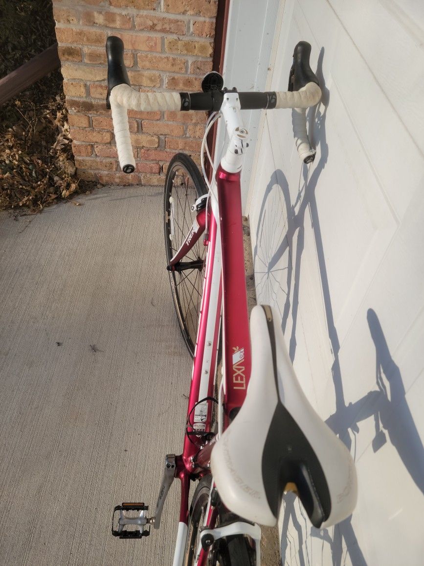 Women's Trek Road Bike Lexa SLX for Sale in Madison, WI - OfferUp