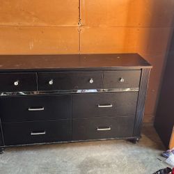 7 Drawer Beautiful Dresser/ Solid Wood 