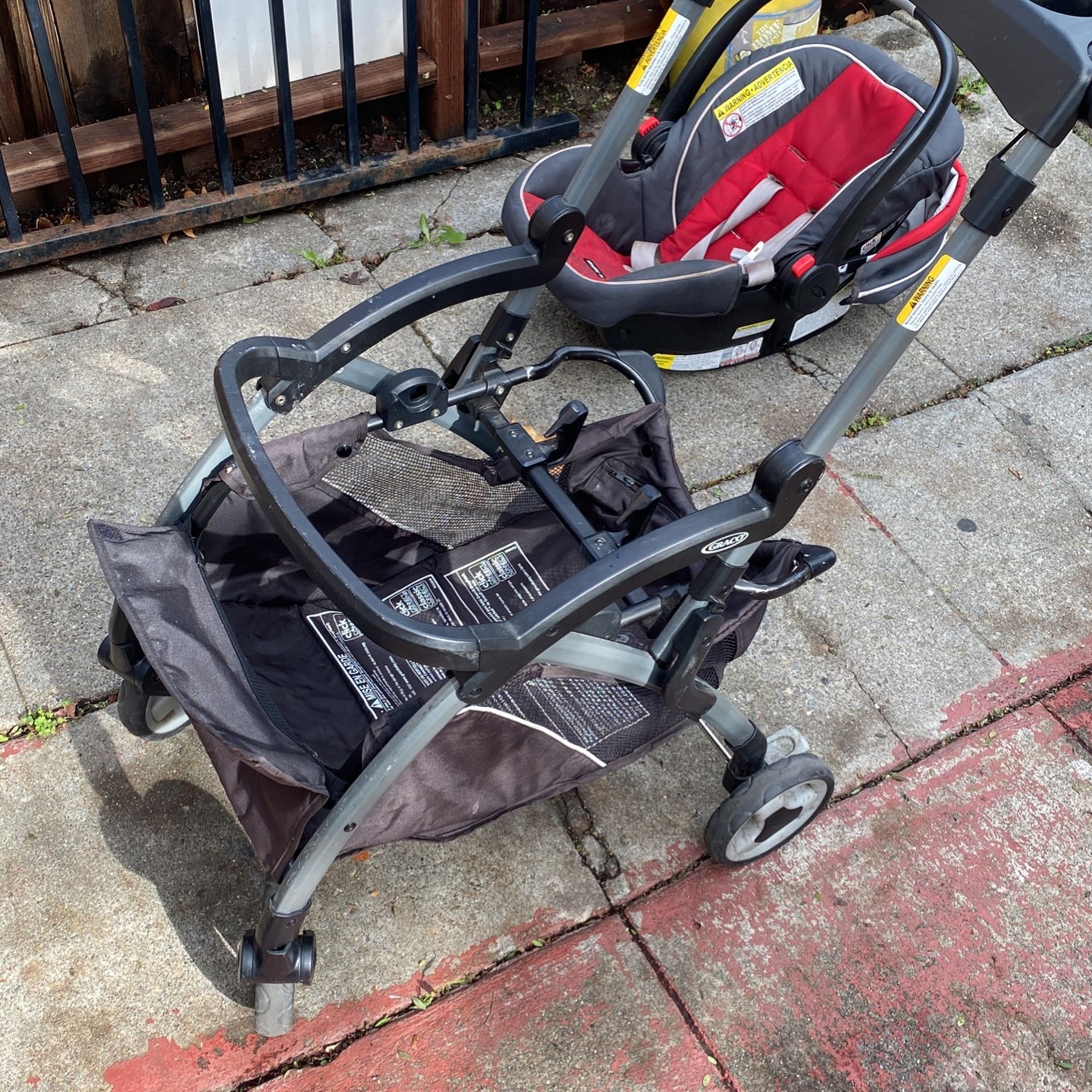 Graco Stroller/ Cariola With Car Seat