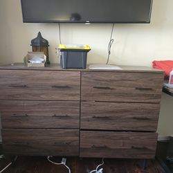 Stylish 6 Drawer Wooden Dresser - Like New!
