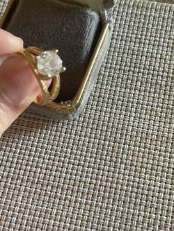 Gold Ring With Single Synthetic Cubic Diamond