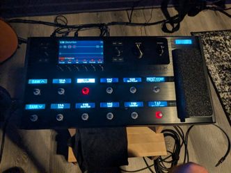 Line 6 Helix Floor and Line 6 2x12 Power cab CL