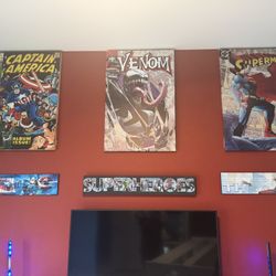 9 Marvel and DC Pictures Like New